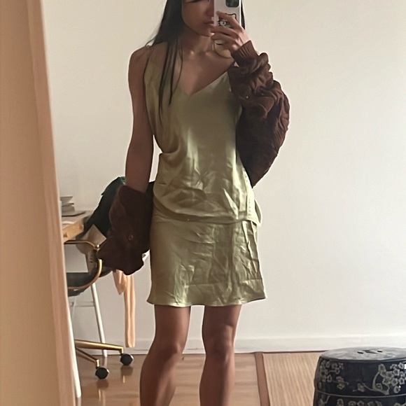 2PCS Aritzia Pistachio Green Slip Set: skirt in 0 and top in XXS - Picture 5 of 9